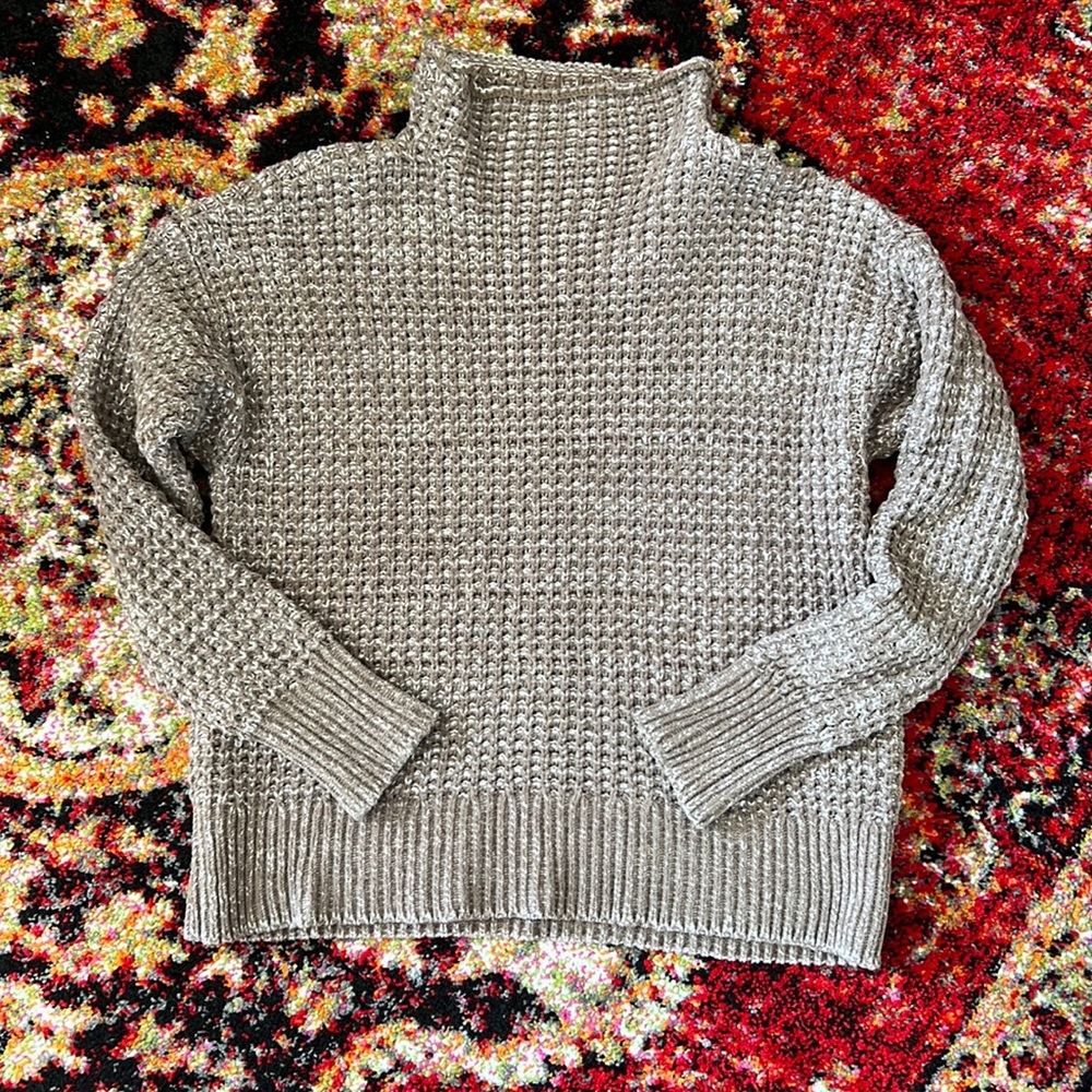 American Eagle Pullover Sweater